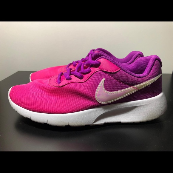 Nike Shoes - Nike Tanjun Print (GS) Youth Girls/ Violet Pink